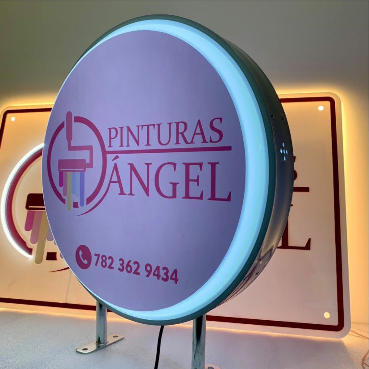 Anuncio luminoso circular doble vista